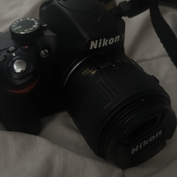 Nikon D3200 - Picture 2 of 3